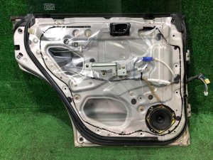 Puerta trasera izquierda SUBARU FORESTER OEM 61401FC013 SF5 1998 silver 792