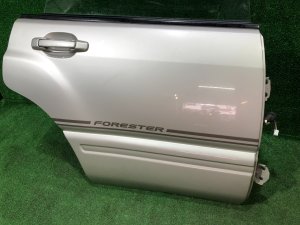 Puerta trasera derecha SUBARU FORESTER OEM 61401FC003 SF5 1998 silver 792
