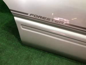 Puerta trasera derecha SUBARU FORESTER OEM 61401FC003 SF5 1998 silver 792