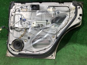 Puerta trasera derecha SUBARU FORESTER OEM 61401FC003 SF5 1998 silver 792