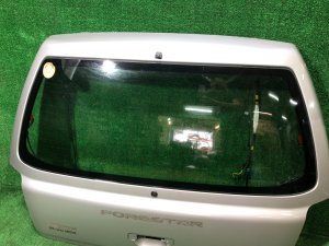 Portón trasero SUBARU FORESTER OEM 61701FC000 SF5 1998 silver 792