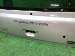 Portón trasero SUBARU FORESTER OEM 61701FC000 SF5 1998 silver 792
