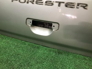 Portón trasero SUBARU FORESTER OEM 61701FC000 SF5 1998 silver 792