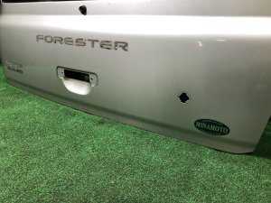 Portón trasero SUBARU FORESTER OEM 61701FC000 SF5 1998 silver 792