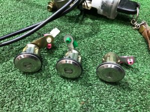 สวิตช์กุญแจสตาร์ท Комплект замков SUBARU FORESTER OEM 83121FC090, 83121FC091 SF5 1998 silver 792