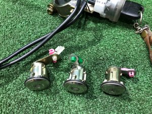 สวิตช์กุญแจสตาร์ท Комплект замков SUBARU FORESTER OEM 83121FC090, 83121FC091 SF5 1998 silver 792