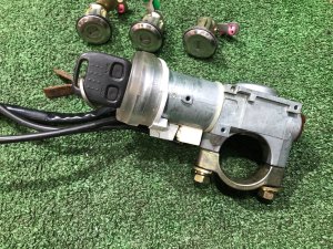 สวิตช์กุญแจสตาร์ท Комплект замков SUBARU FORESTER OEM 83121FC090, 83121FC091 SF5 1998 silver 792