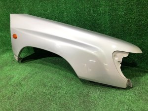 Guarda-lamas dianteiro direito SUBARU FORESTER OEM 57120FC000 SF5 1998 silver 792