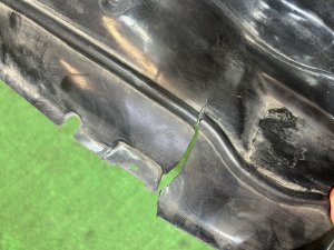 左フロントインナーフェンダー SUBARU FORESTER OEM 59110FC010 SF5 1998 silver 792