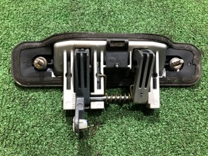 Puxador da porta da bagageira SUBARU FORESTER OEM 60313FC000SJ SF5 1998 silver 792