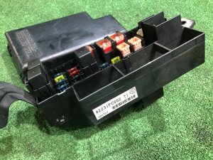 Caja de fusibles SUBARU FORESTER OEM 82231FC002 SF9, SF5 1998 EJ254 AT