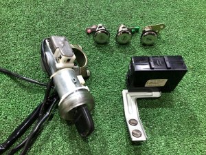 点火锁 Комплект замков SUBARU FORESTER OEM 83121FC100, 83121FC101 SF9, SF5 1998 White 51E