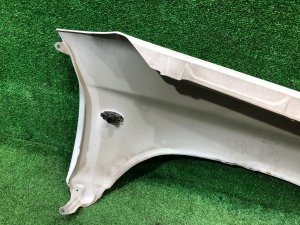 Guarda-lamas dianteiro esquerdo SUBARU FORESTER OEM 57120FC010 SF9, SF5 1998 White 51E