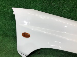 Guarda-lamas dianteiro direito SUBARU FORESTER OEM 57120FC000 SF9, SF5 1998 White 51E