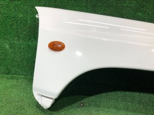 Guarda-lamas dianteiro direito SUBARU FORESTER OEM 57120FC000 SF9, SF5 1998 White 51E