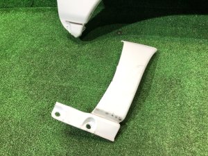 Guarda-lamas dianteiro direito SUBARU FORESTER OEM 57120FC000 SF9, SF5 1998 White 51E