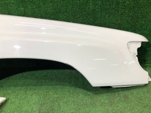 Guarda-lamas dianteiro direito SUBARU FORESTER OEM 57120FC000 SF9, SF5 1998 White 51E