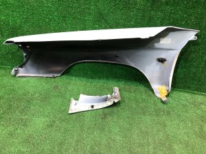 Guarda-lamas dianteiro direito SUBARU FORESTER OEM 57120FC000 SF9, SF5 1998 White 51E
