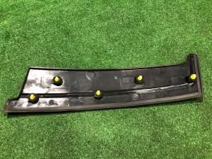 右侧车窗亮条 SUBARU FORESTER OEM 65227FC000 SF9, SF5 1998 White 51E