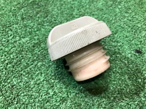 ฝาปิดถังน้ำมัน SUBARU FORESTER OEM 42032FA000 SF9, SF5 1998 White 51E