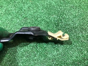 ボンネットステーホルダー 2 части SUBARU FORESTER OEM 57255AA000, 57255FA020 SF9 1999 White 51E