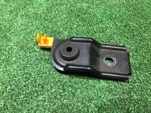 ボンネットステーホルダー 2 части SUBARU FORESTER OEM 57255AA000, 57255FA020 SF9 1999 White 51E