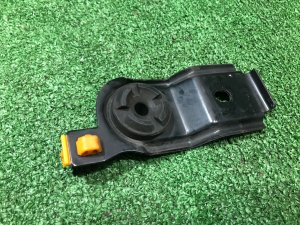 ボンネットステーホルダー 2 части SUBARU FORESTER OEM 57255AA000, 57255FA020 SF9 1999 White 51E