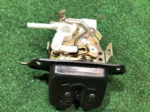 Замок пятой двери SUBARU LEGACY OEM 63032AG000 BP5 2004 BLACK 32J