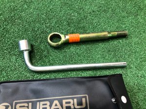 Tool kit крюк SUBARU LEGACY OEM 97010AG000 BP5 2004