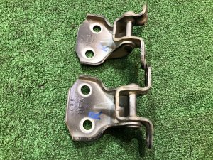 Bisagras de la puerta delantera derecha 60070AG0009P, 60070AG0109P SUBARU LEGACY