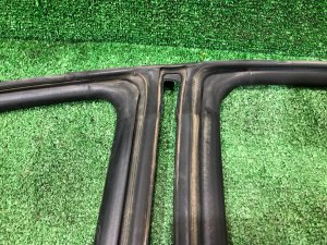 Borracha da porta esquerda SUBARU LEGACY OEM 63521AG010 BP5 2004 BLACK 32J