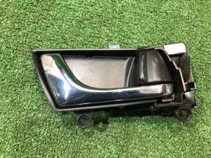 Manilla de la puerta delantera derecha 61051AG000JC SUBARU LEGACY