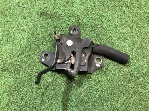 กลอนล็อกฝากระโปรงหน้า 57310AJ010 SUBARU LEGACY