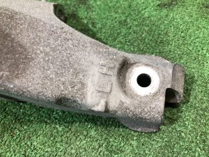 自动变速箱支架 SUBARU LEGACY OEM 30450AA021, 30450AA031 BR9 BRG BRM 2011