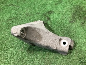 自动变速箱支架 SUBARU LEGACY OEM 30450AA021, 30450AA031 BR9 BRG BRM 2011