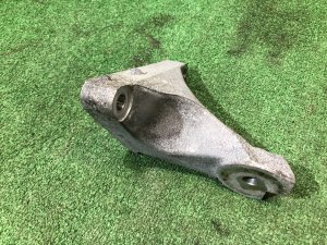自动变速箱支架 SUBARU LEGACY OEM 30450AA021, 30450AA031 BR9 BRG BRM 2011