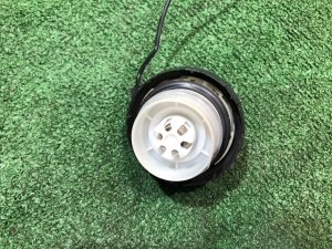 Пробка бензобака оригинал SUBARU LEGACY OEM 42031YC001 BR9 BRG BRM 2011 White Pearl 37J