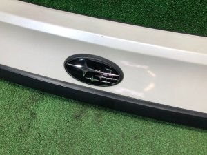 Tailgate trim SUBARU LEGACY OEM 91119AJ080WU BR9 2011 White Pearl 37J