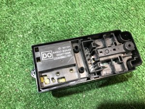 กล่องควบคุมกระจกไฟฟ้า DAIHATSU TANTO OEM 84820-B2440 LA600S 2017 KF