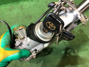 Рулевая колонка + замок зажигания с ключами TOYOTA LAND CRUISER 100 OEM 45250-60550, 85432-60050 J100