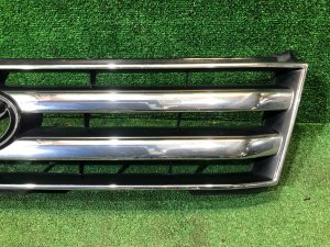 Grelha do radiador 2й рестайлинг 2005-2007г TOYOTA LAND CRUISER OEM 53101-60260, 53101-60967 J100