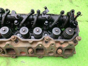 Left cylinder head с коромыслом! ISUZU GIGA OEM 1-11110-833-0 CXZ82K1D 2007 12PE1