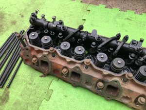 Left cylinder head с коромыслом! ISUZU GIGA OEM 1-11110-833-0 CXZ82K1D 2007 12PE1