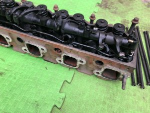Left cylinder head с коромыслом! ISUZU GIGA OEM 1-11110-833-0 CXZ82K1D 2007 12PE1