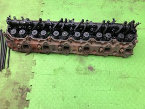 Left cylinder head с коромыслом! ISUZU GIGA OEM 1-11110-833-0 CXZ82K1D 2007 12PE1