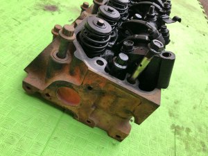 Left cylinder head с коромыслом! ISUZU GIGA OEM 1-11110-833-0 CXZ82K1D 2007 12PE1
