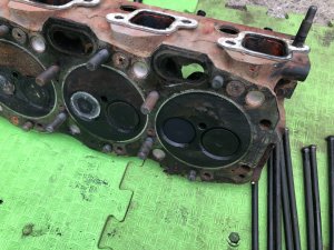 Left cylinder head с коромыслом! ISUZU GIGA OEM 1-11110-833-0 CXZ82K1D 2007 12PE1