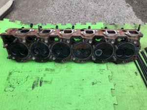 Left cylinder head с коромыслом! ISUZU GIGA OEM 1-11110-833-0 CXZ82K1D 2007 12PE1