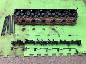 Left cylinder head с коромыслом! ISUZU GIGA OEM 1-11110-833-0 CXZ82K1D 2007 12PE1