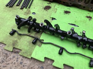 Left cylinder head с коромыслом! ISUZU GIGA OEM 1-11110-833-0 CXZ82K1D 2007 12PE1